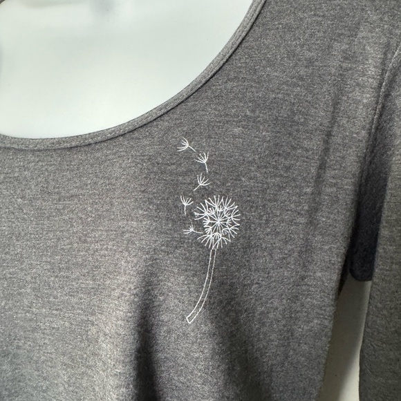 NWOT 24Peace Gray Women's Top with Dandelion Design Size M - Picture 3 of 11